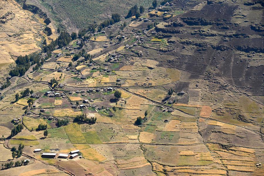 scaled-900×601-AN0287_Simien_Mountains_NP