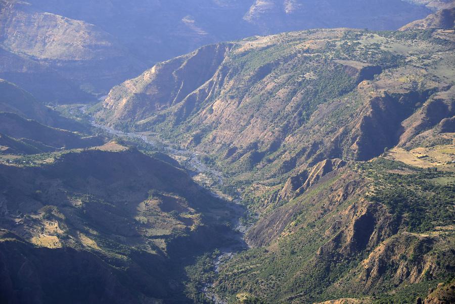 scaled-900×601-AN0302_Simien_Mountains_NP